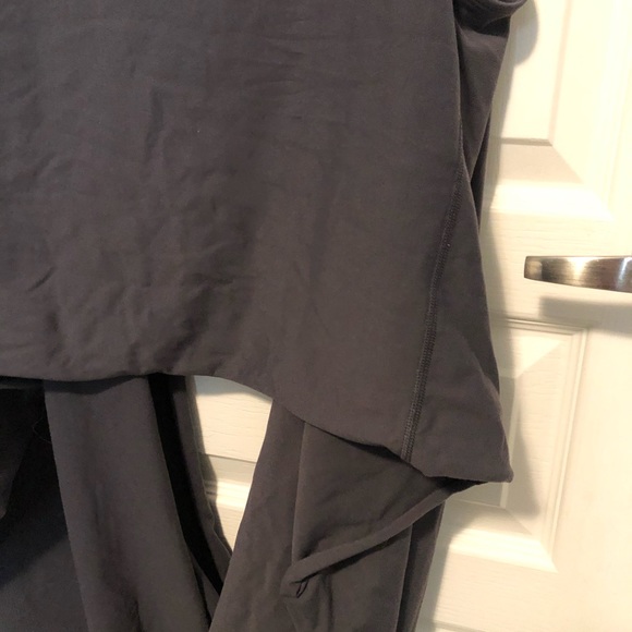 Lululemon Scarf/Wrap Infinity Top 🌟 - Picture 6 of 6